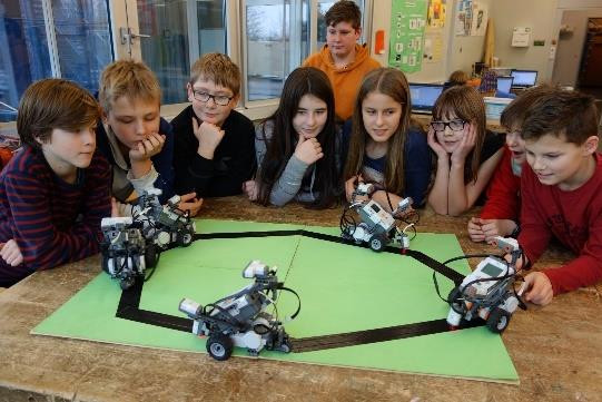 Schüler der TECademy an der Realschule Bonlanden