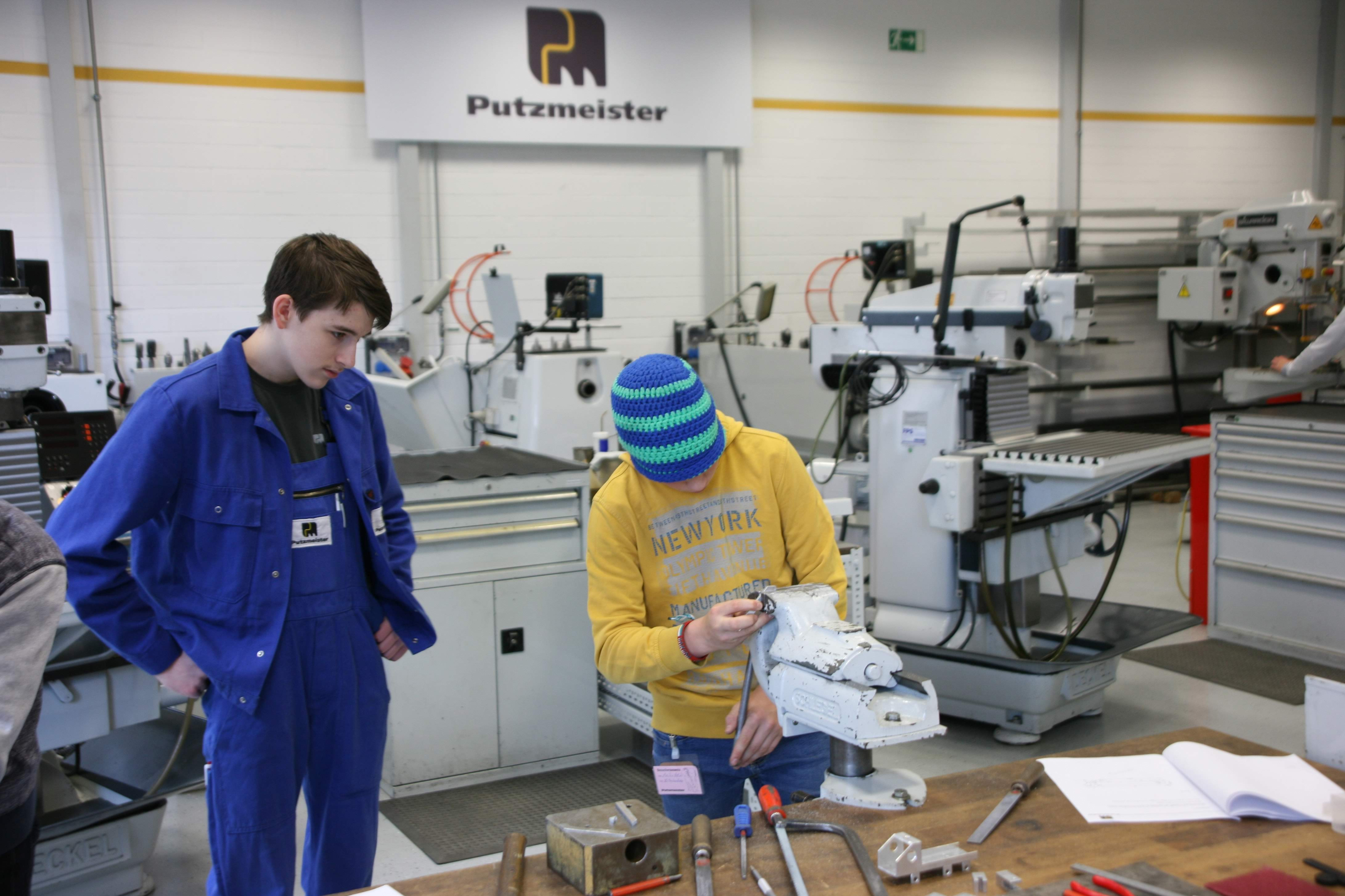 Schüler der TECademy bei Putzmeister